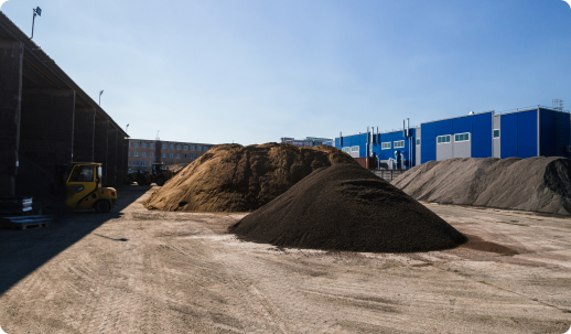 Material almacenado para tratamiento en una instalación industrial.