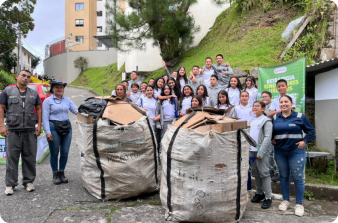Participantes de una jornada de recolección de material aprovechable